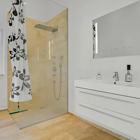 בית נופש In With Sauna *