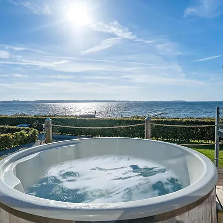 Pet Friendly In With Kitchen Holiday home *