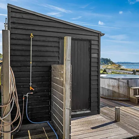 Pet Friendly In With Kitchen Holiday home